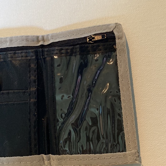 NWOT Asian Motif Tri-Fold Wallet - Picture 5 of 6